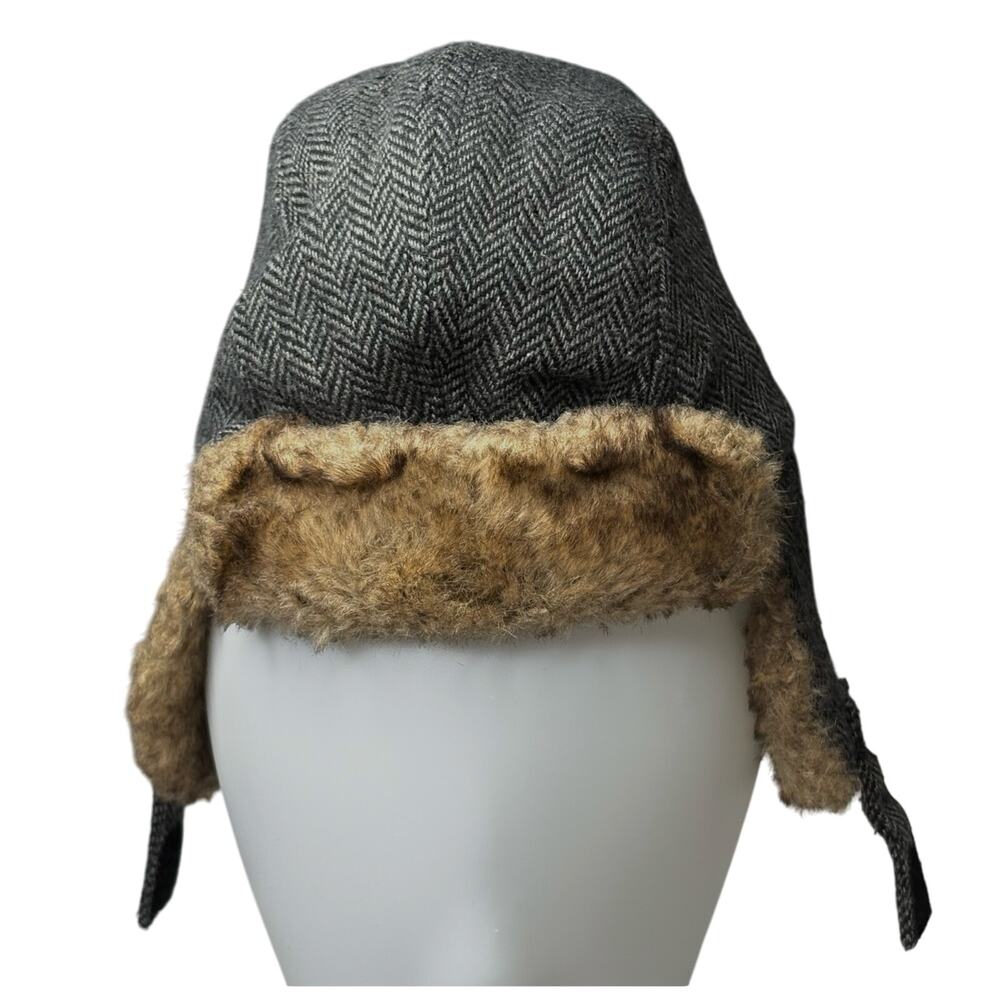 Old Navy Herringbone Gray Black Fur Trim Fleece Lined Hat 6-12‎ Months Babycore